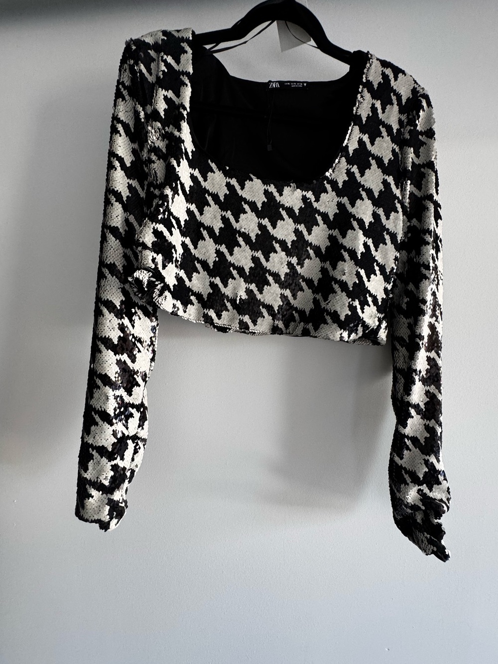 Zara Black and White Houndstooth Cropped Long Sleeve Top
